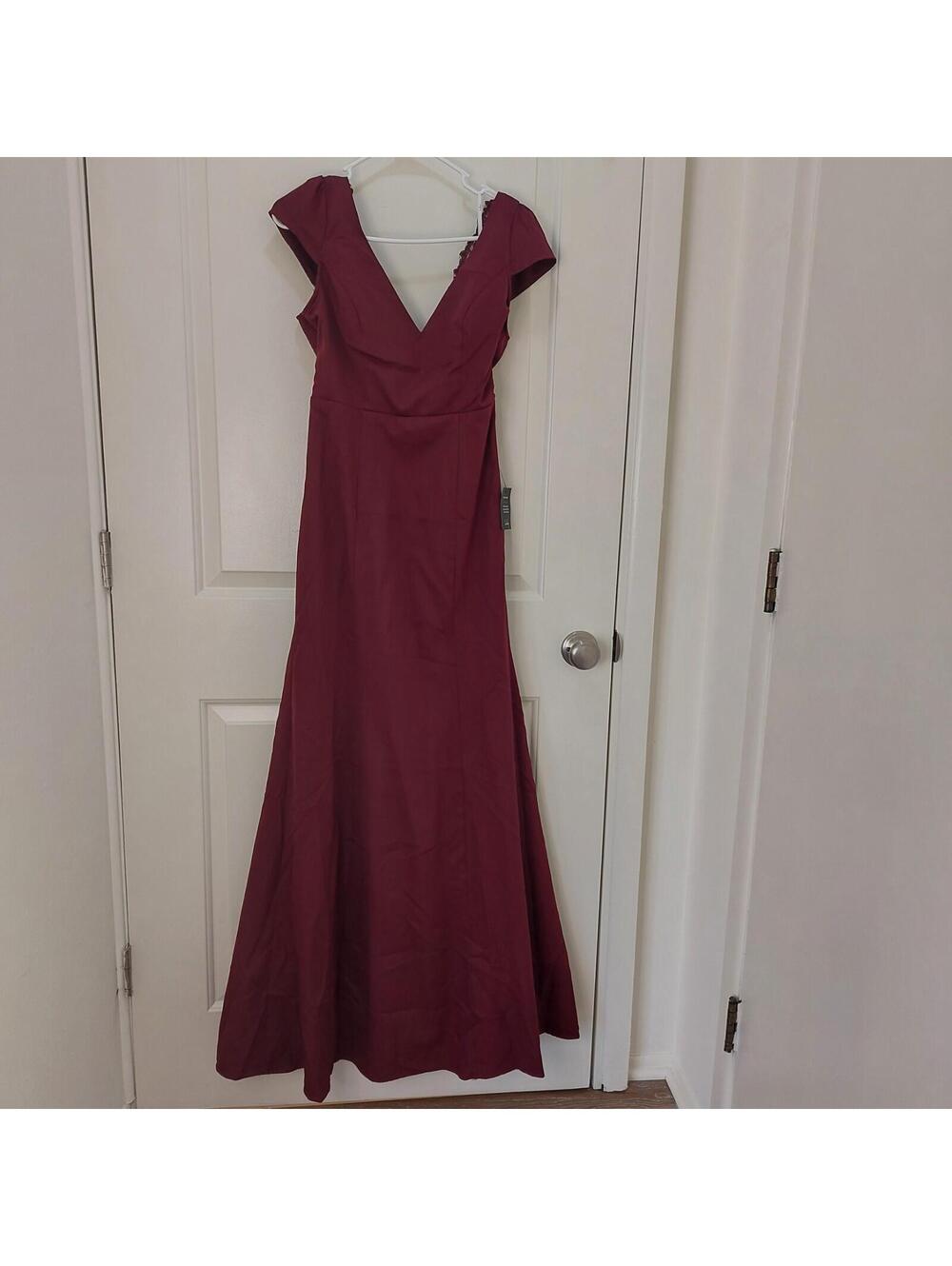 Lulus  Womens Dress Size M Burgundy Lace Maxi Side Zipper Mermaid Style Prom
